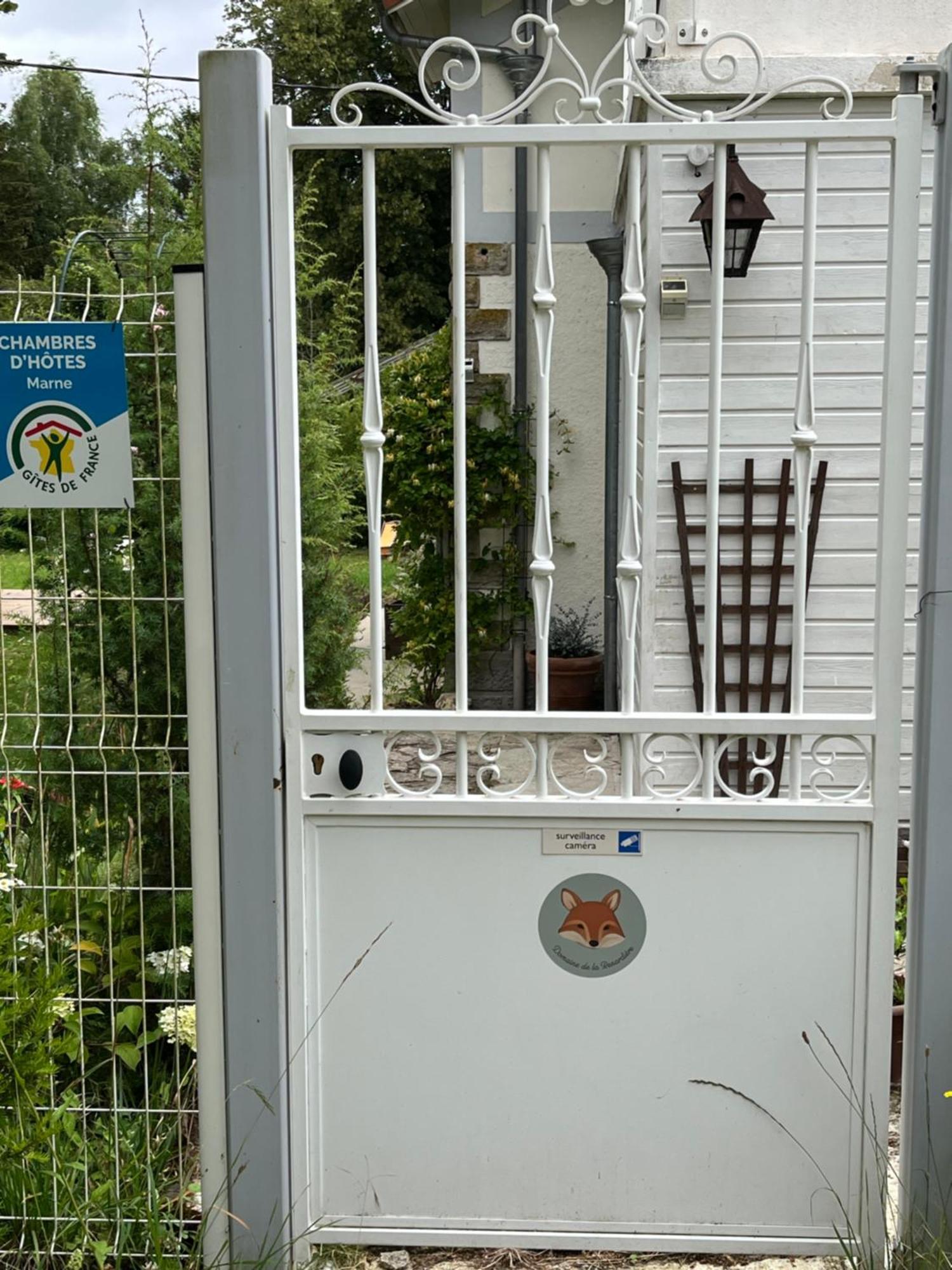 "Aux Chants Des Oiseaux" Domaine De La Renardiere Les Grandes-Loges エクステリア 写真